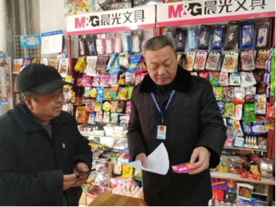 五河縣市場(chǎng)監(jiān)管局開展校園周邊不良兒童玩具專項(xiàng)檢查